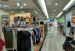 大康惠百貨服裝店商鋪租轉 西大東門對面旺鋪商機